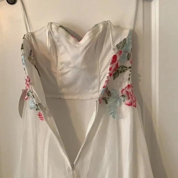 Social Code Strapless Embroidered Gown White - Picture 7 of 11